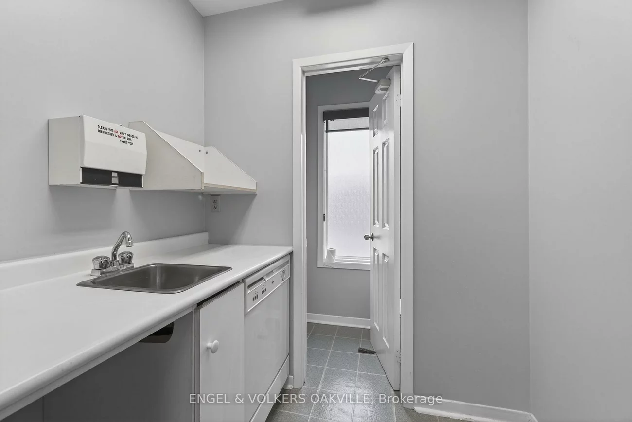 67, Lakeshore, 1002 - CO Central, Oakville