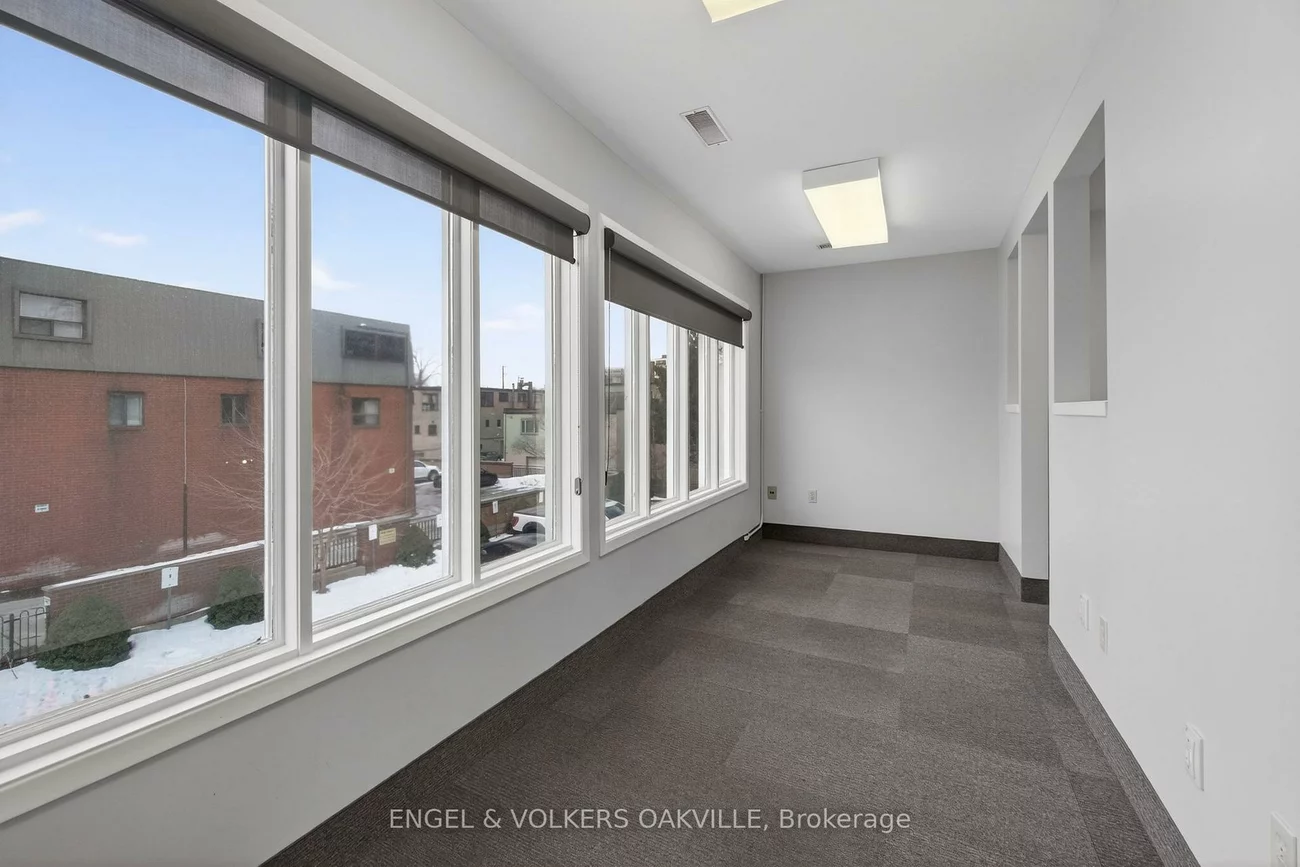 67, Lakeshore, 1002 - CO Central, Oakville