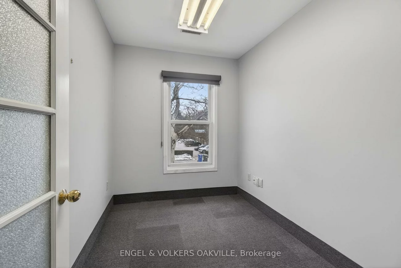 67, Lakeshore, 1002 - CO Central, Oakville