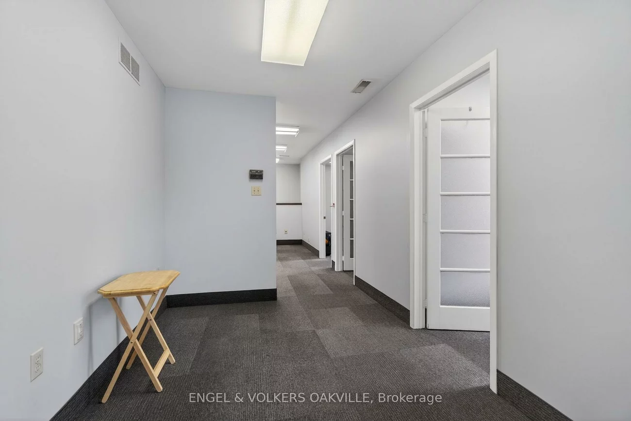 67, Lakeshore, 1002 - CO Central, Oakville