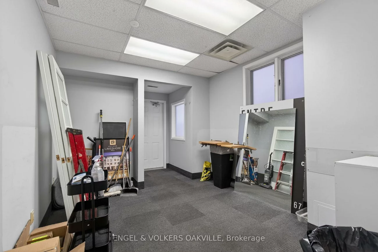 67, Lakeshore, 1002 - CO Central, Oakville