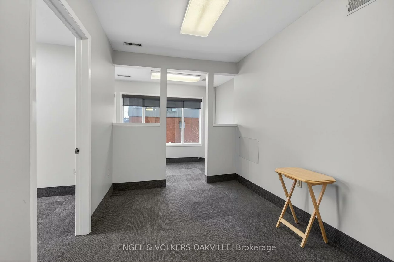 67, Lakeshore, 1002 - CO Central, Oakville