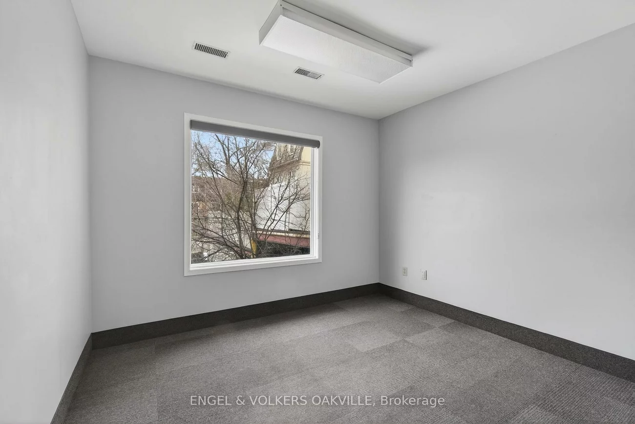 67, Lakeshore, 1002 - CO Central, Oakville