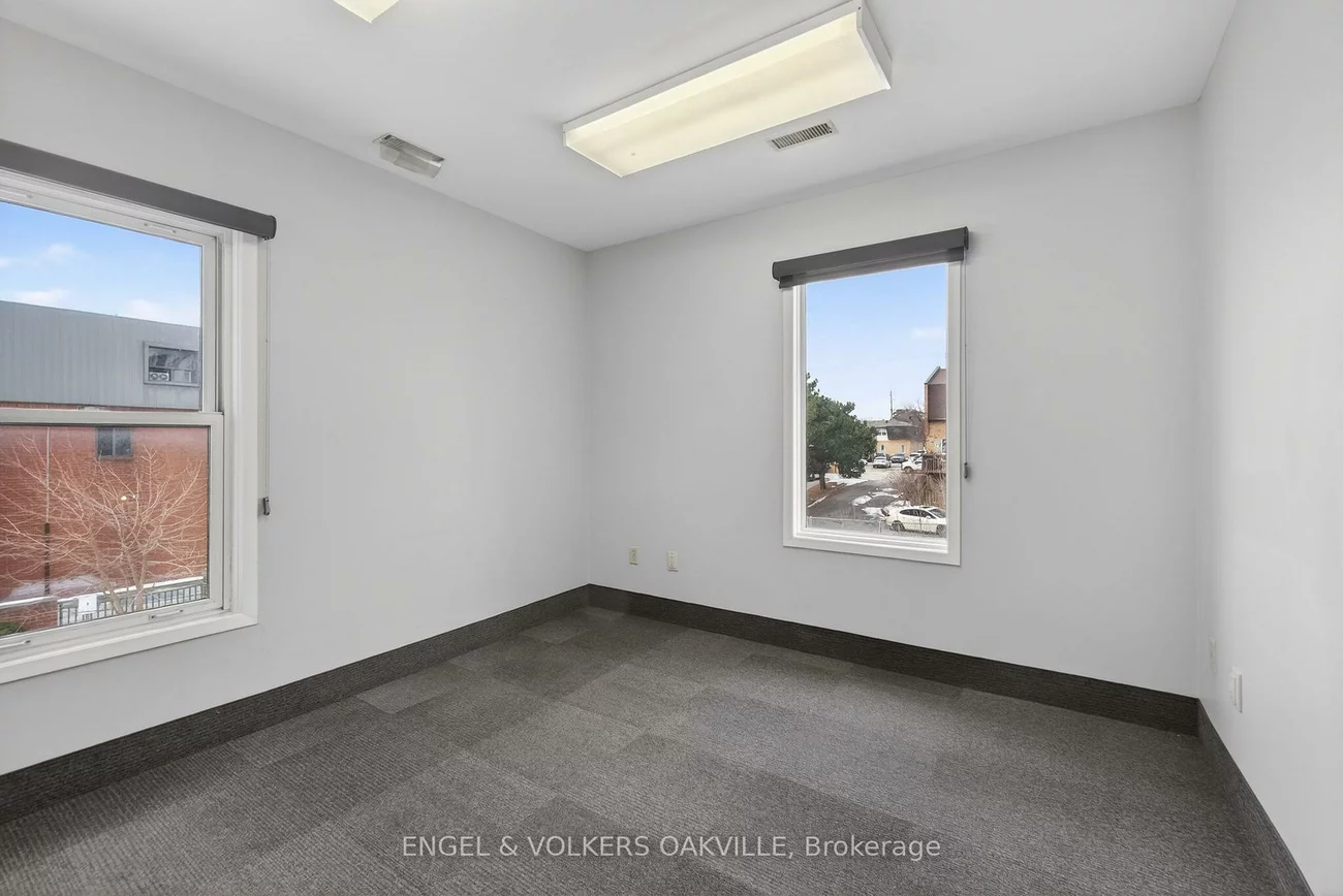67, Lakeshore, 1002 - CO Central, Oakville