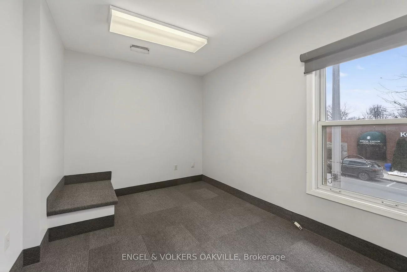 67, Lakeshore, 1002 - CO Central, Oakville