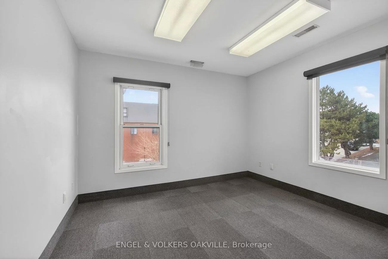 67, Lakeshore, 1002 - CO Central, Oakville