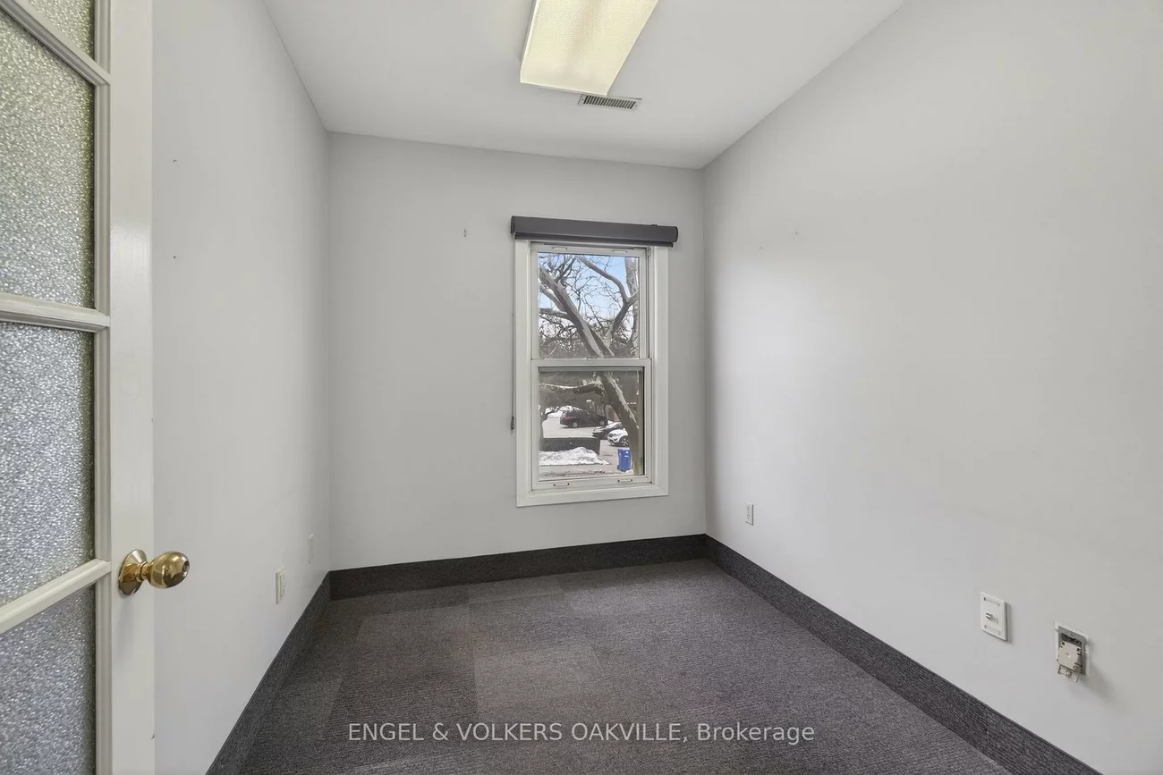 67, Lakeshore, 1002 - CO Central, Oakville
