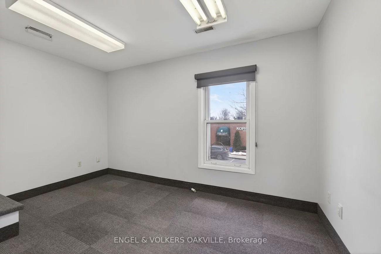 67, Lakeshore, 1002 - CO Central, Oakville