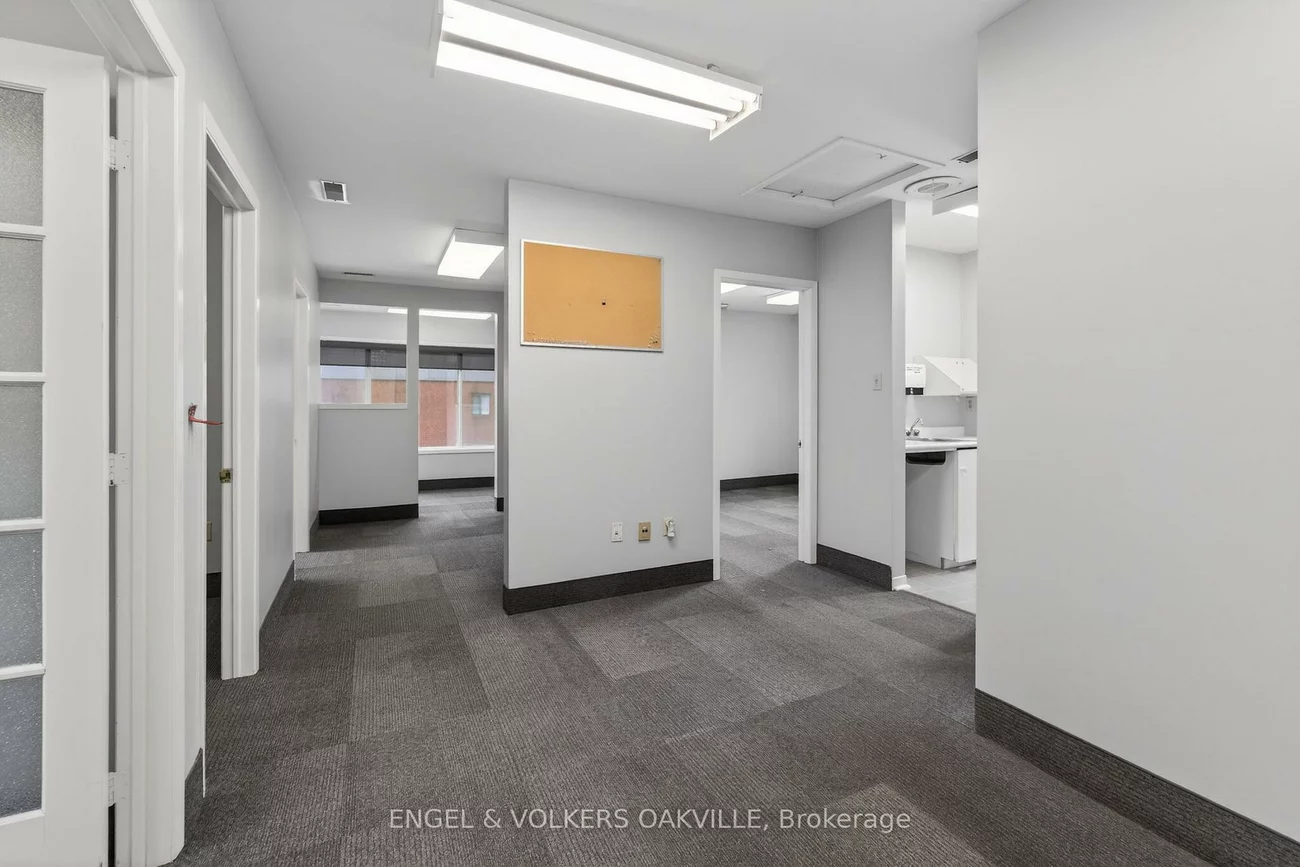 67, Lakeshore, 1002 - CO Central, Oakville