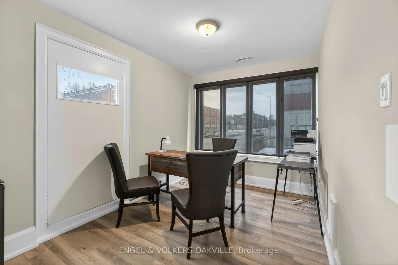 67, Lakeshore, 1002 - CO Central, Oakville