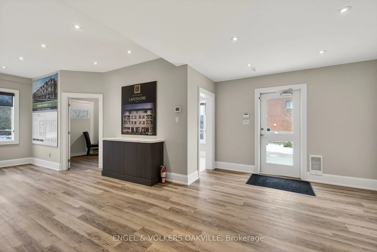 67, Lakeshore, 1002 - CO Central, Oakville
