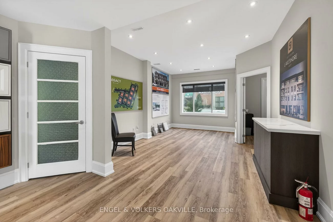 67, Lakeshore, 1002 - CO Central, Oakville