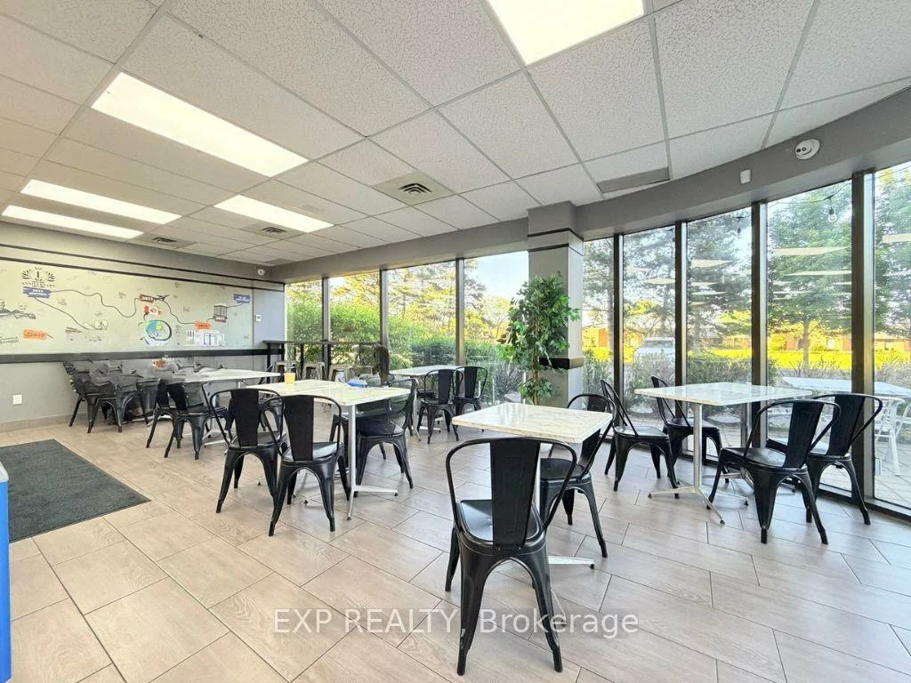700, Dorval, 1014 - QE Queen Elizabeth, Oakville