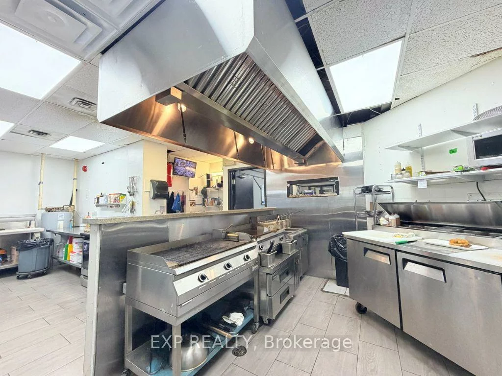700, Dorval, 1014 - QE Queen Elizabeth, Oakville