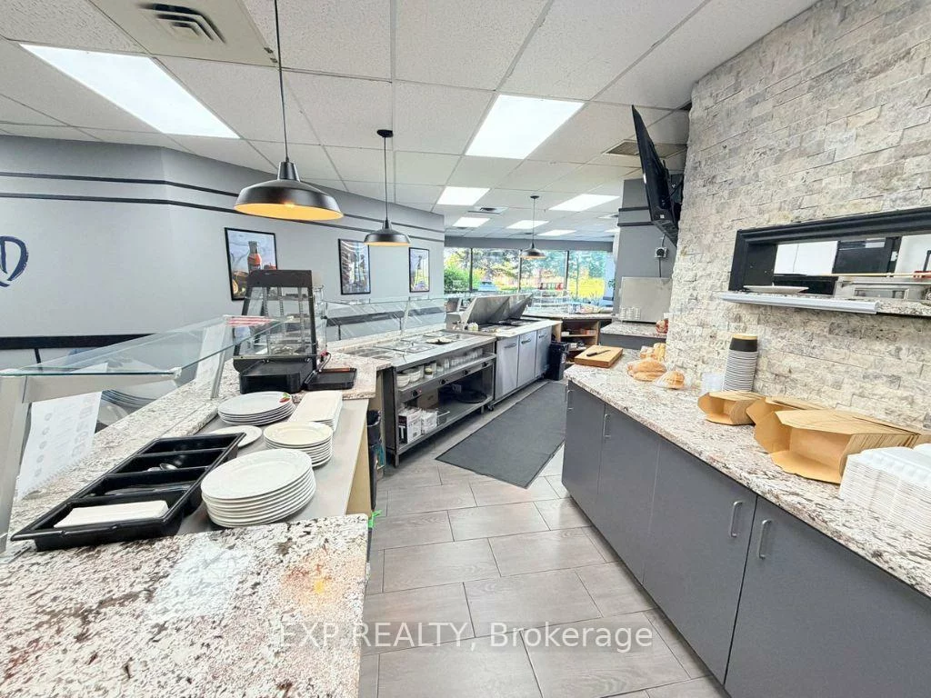 700, Dorval, 1014 - QE Queen Elizabeth, Oakville