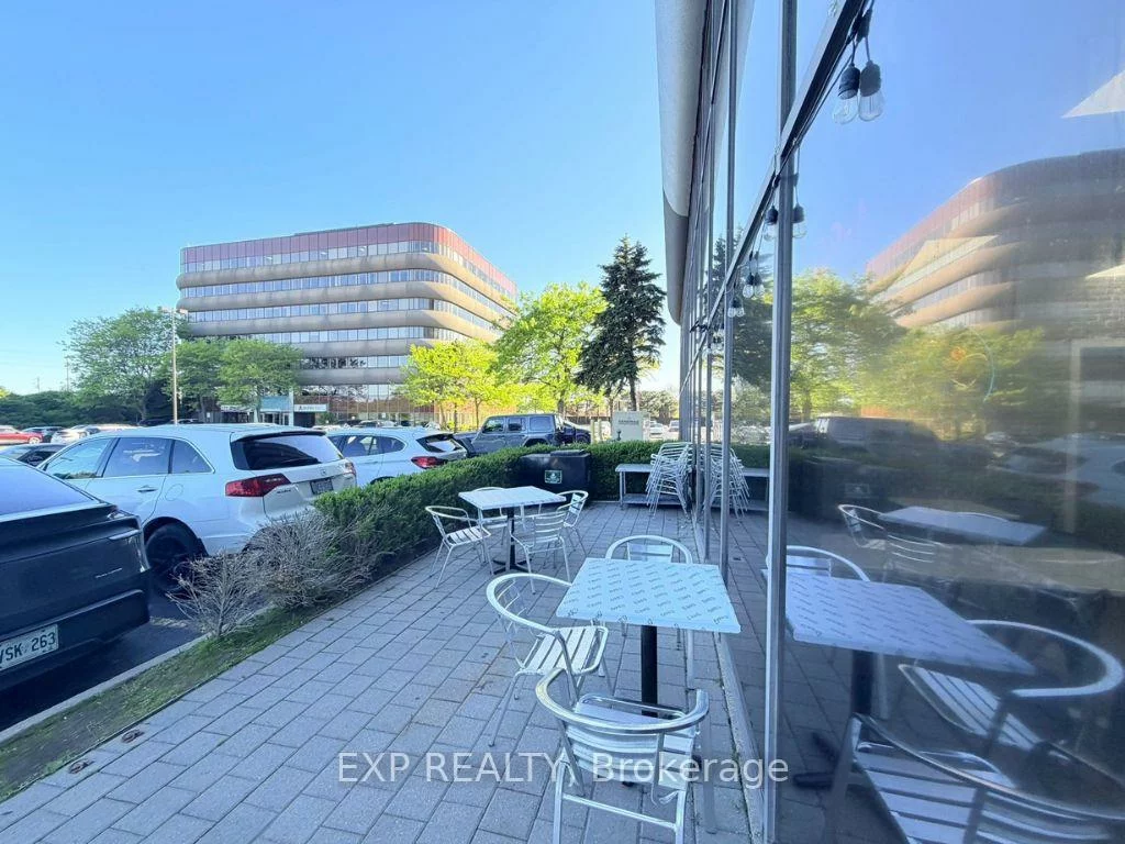 700, Dorval, 1014 - QE Queen Elizabeth, Oakville