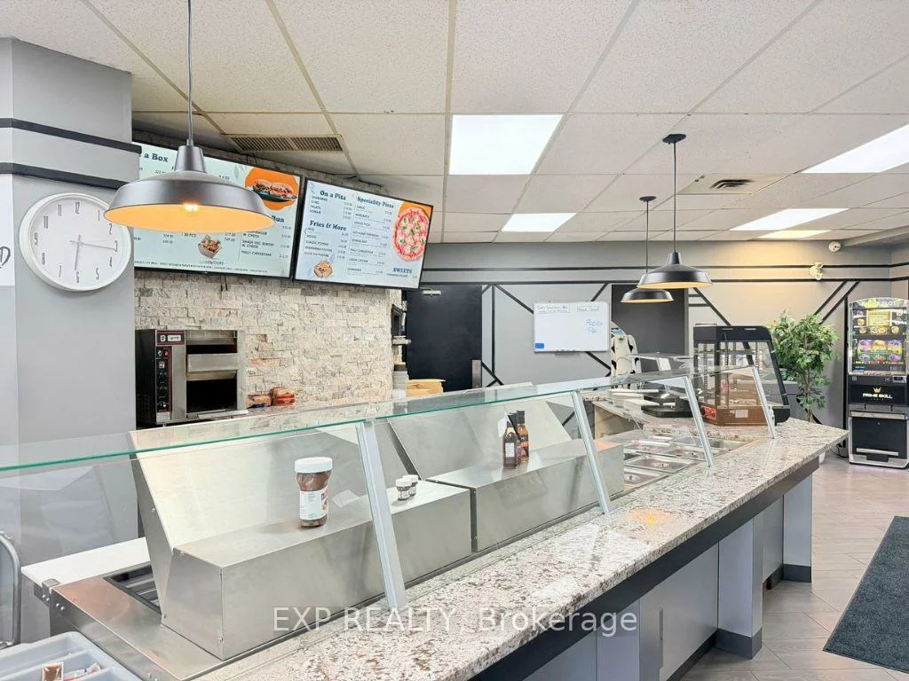700, Dorval, 1014 - QE Queen Elizabeth, Oakville
