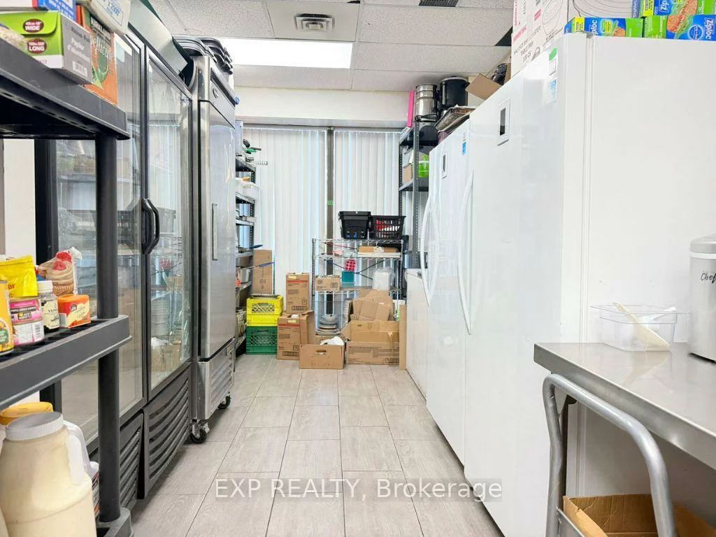 700, Dorval, 1014 - QE Queen Elizabeth, Oakville