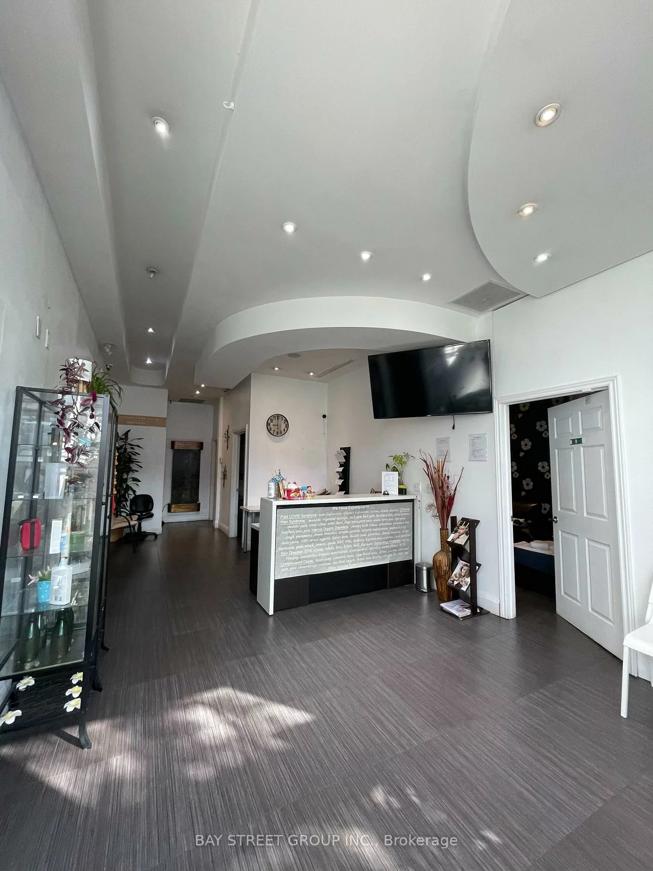 380, Dundas, 1018 - WC Wedgewood Creek, Oakville
