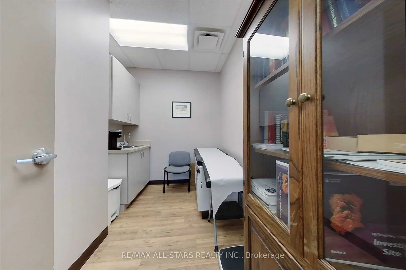 3075, Hospital, 1012 - NW Northwest, Oakville