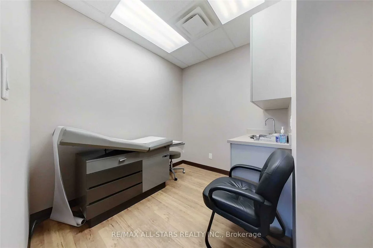 3075, Hospital, 1012 - NW Northwest, Oakville
