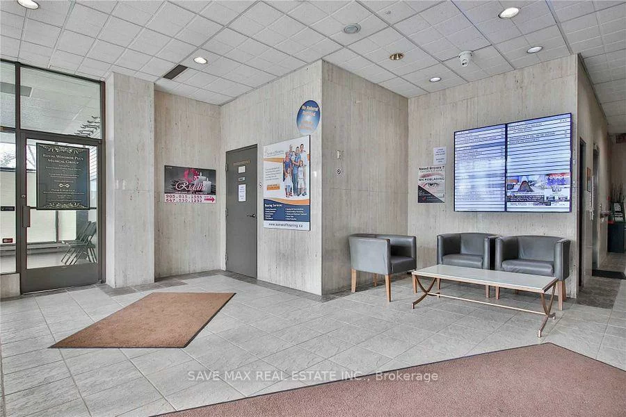 627, Lyons, 1014 - QE Queen Elizabeth, Oakville