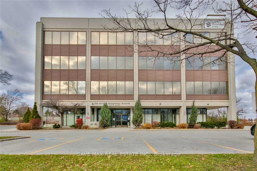 627, Lyons, 1014 - QE Queen Elizabeth, Oakville
