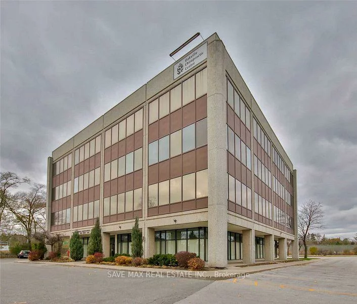 627, Lyons, 1014 - QE Queen Elizabeth, Oakville