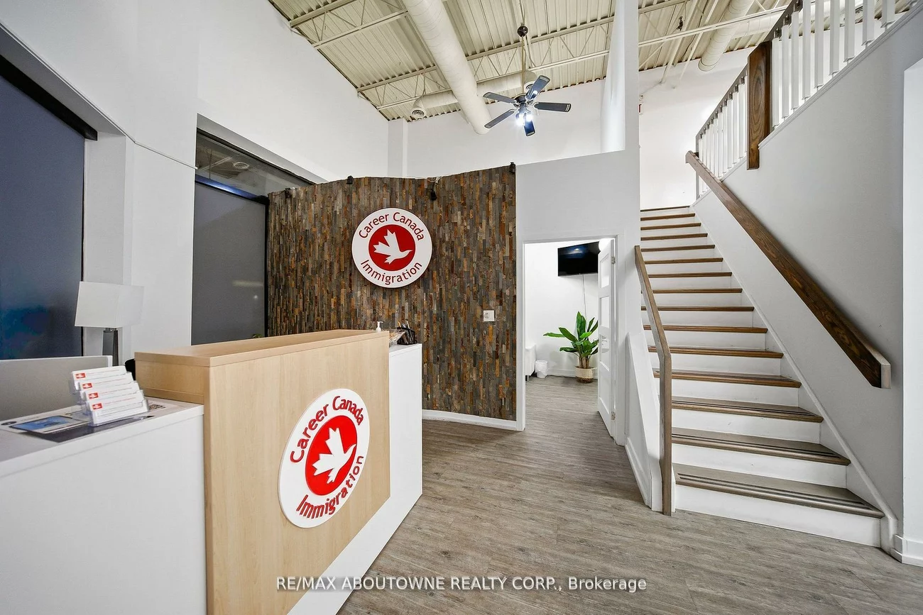 775, Pacific, 1014 - QE Queen Elizabeth, Oakville