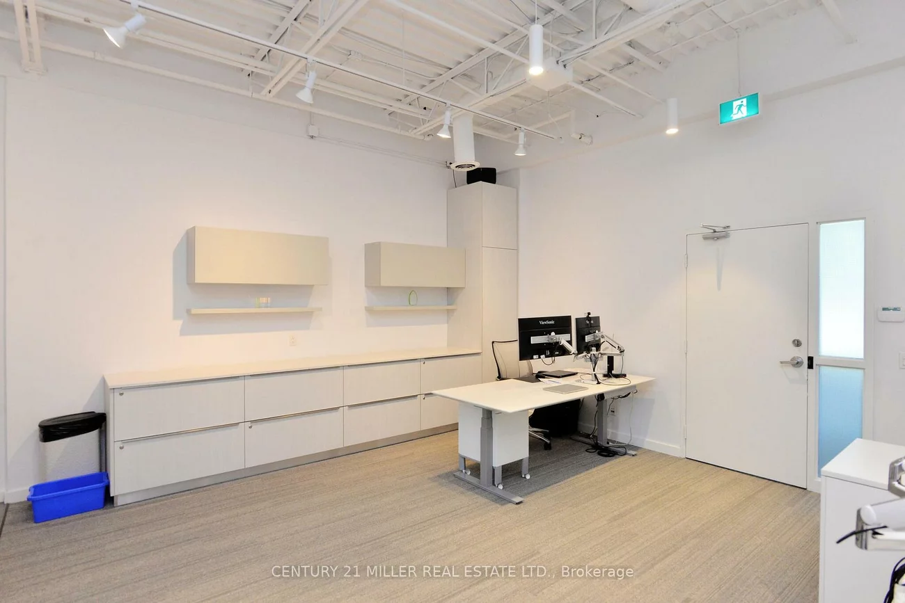 225, SPEERS, 1014 - QE Queen Elizabeth, Oakville