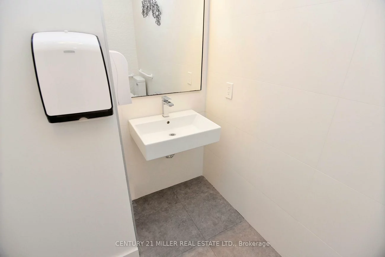 225, SPEERS, 1014 - QE Queen Elizabeth, Oakville