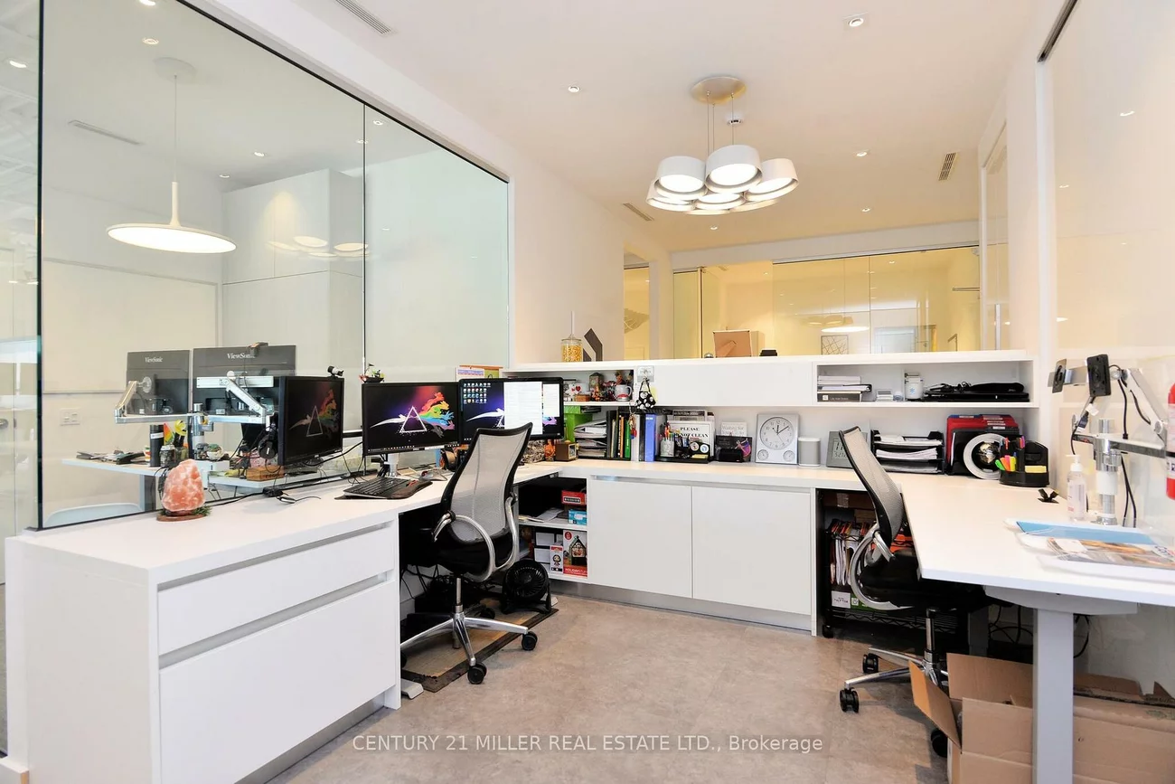 225, SPEERS, 1014 - QE Queen Elizabeth, Oakville