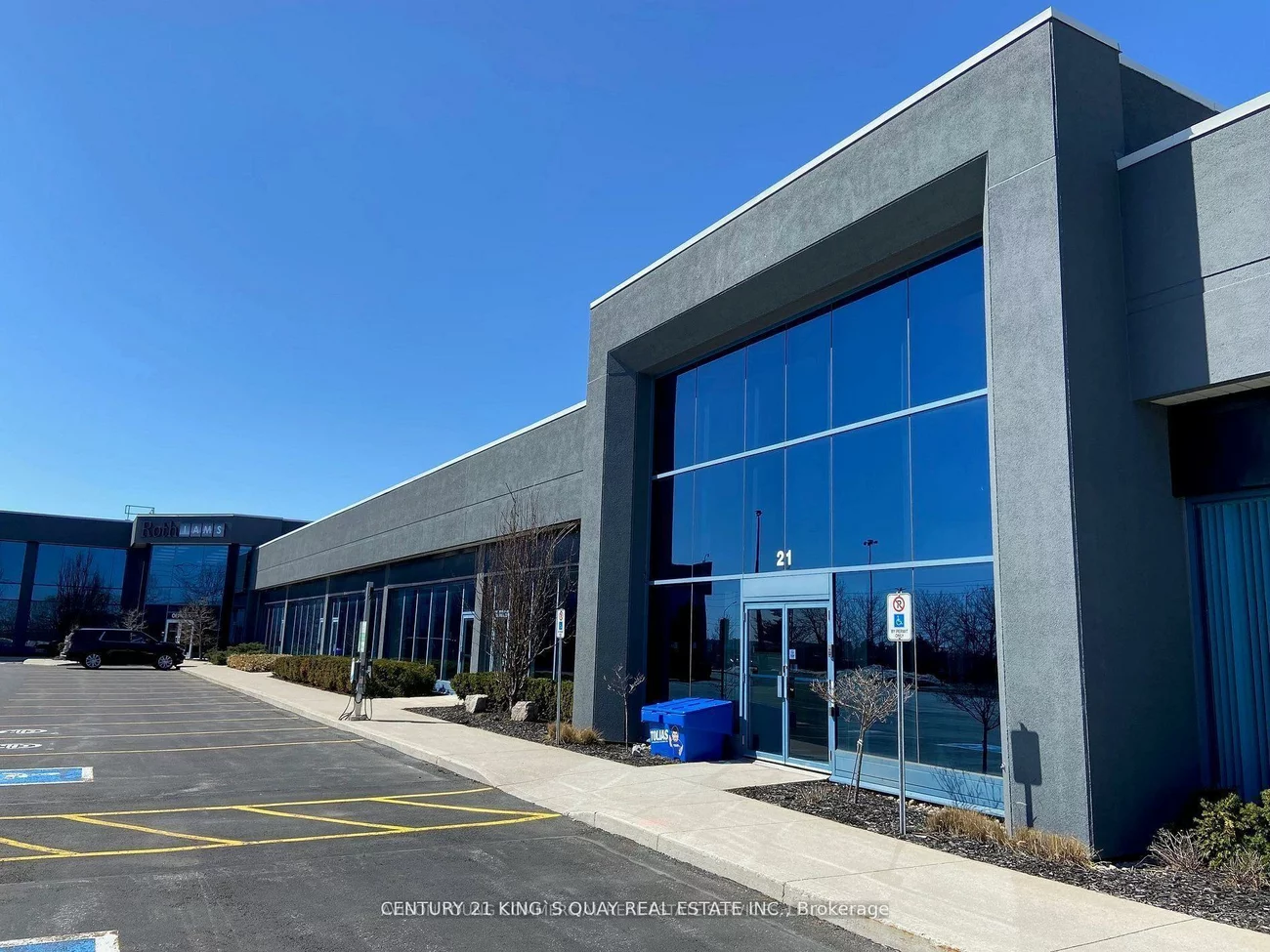 1075, North Service, 1014 - QE Queen Elizabeth, Oakville