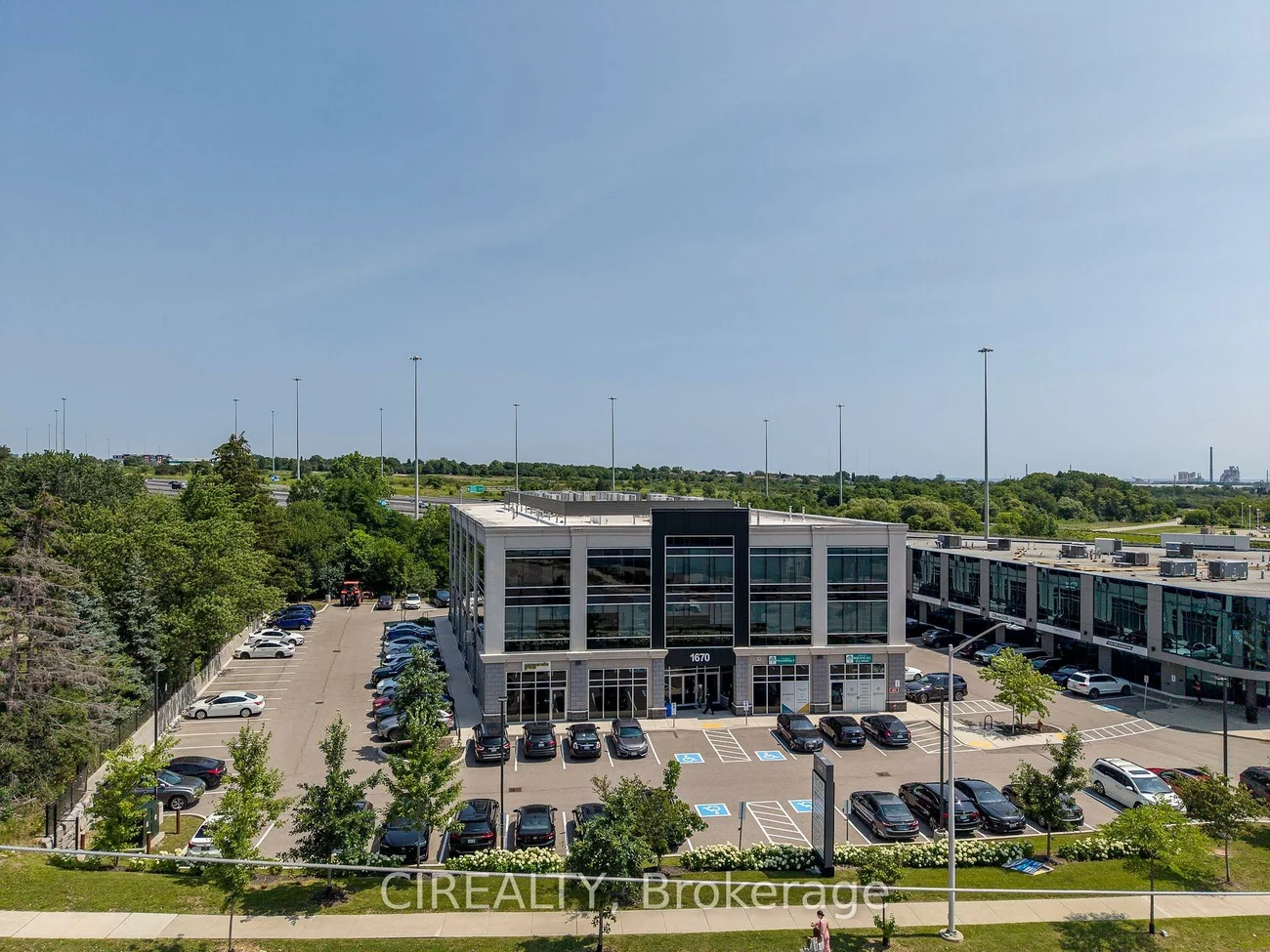 1670, North Service, 1014 - QE Queen Elizabeth, Oakville