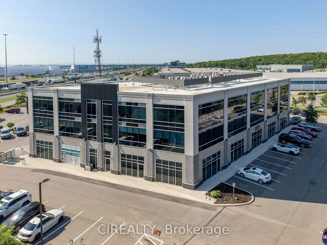 1670, North Service, 1014 - QE Queen Elizabeth, Oakville