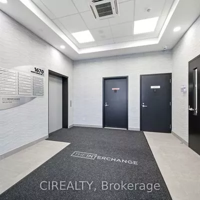 1670, North Service, 1014 - QE Queen Elizabeth, Oakville