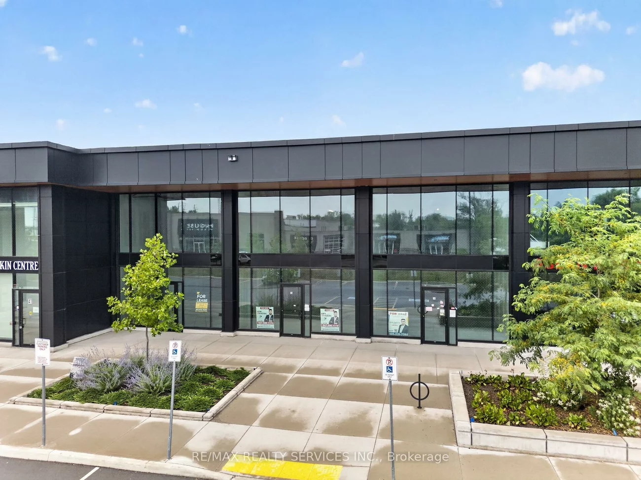 530, Speers, 1014 - QE Queen Elizabeth, Oakville