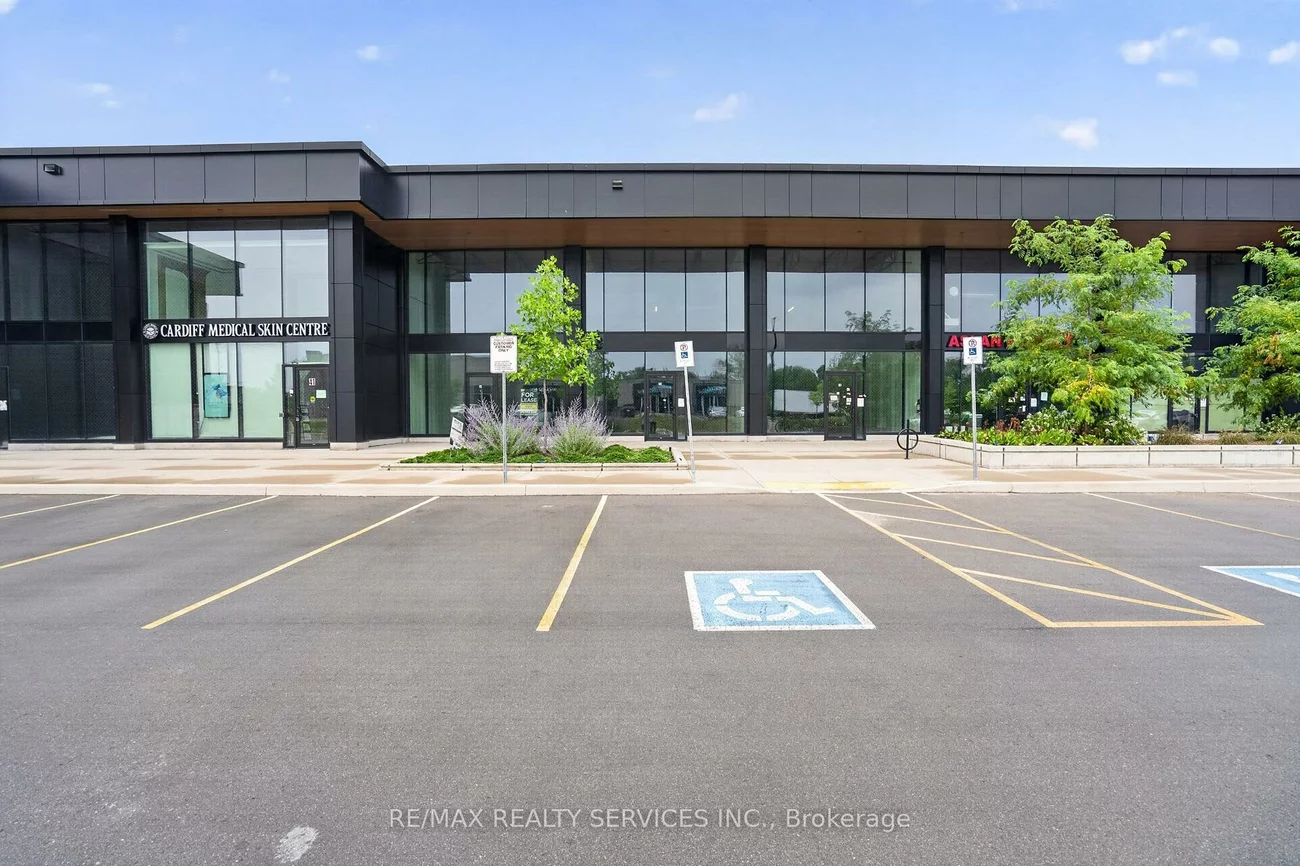 530, Speers, 1014 - QE Queen Elizabeth, Oakville