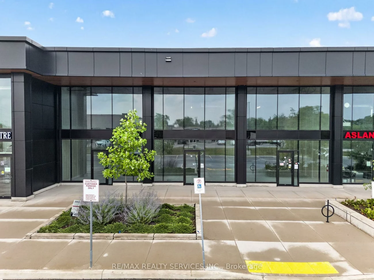530, Speers, 1014 - QE Queen Elizabeth, Oakville