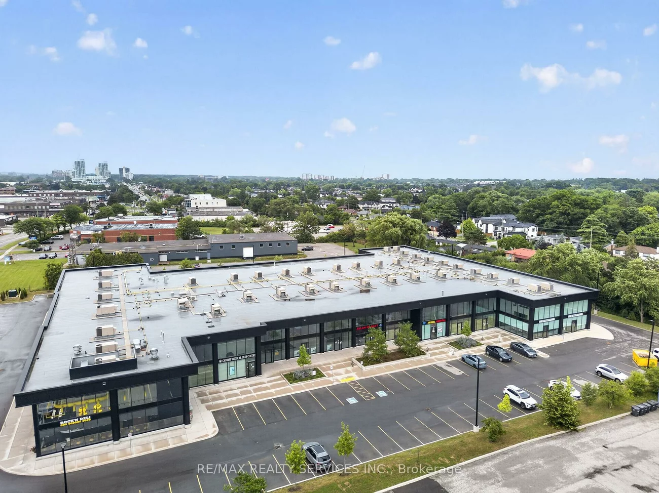 530, Speers, 1014 - QE Queen Elizabeth, Oakville