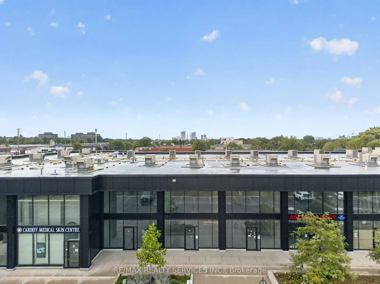 530, Speers, 1014 - QE Queen Elizabeth, Oakville