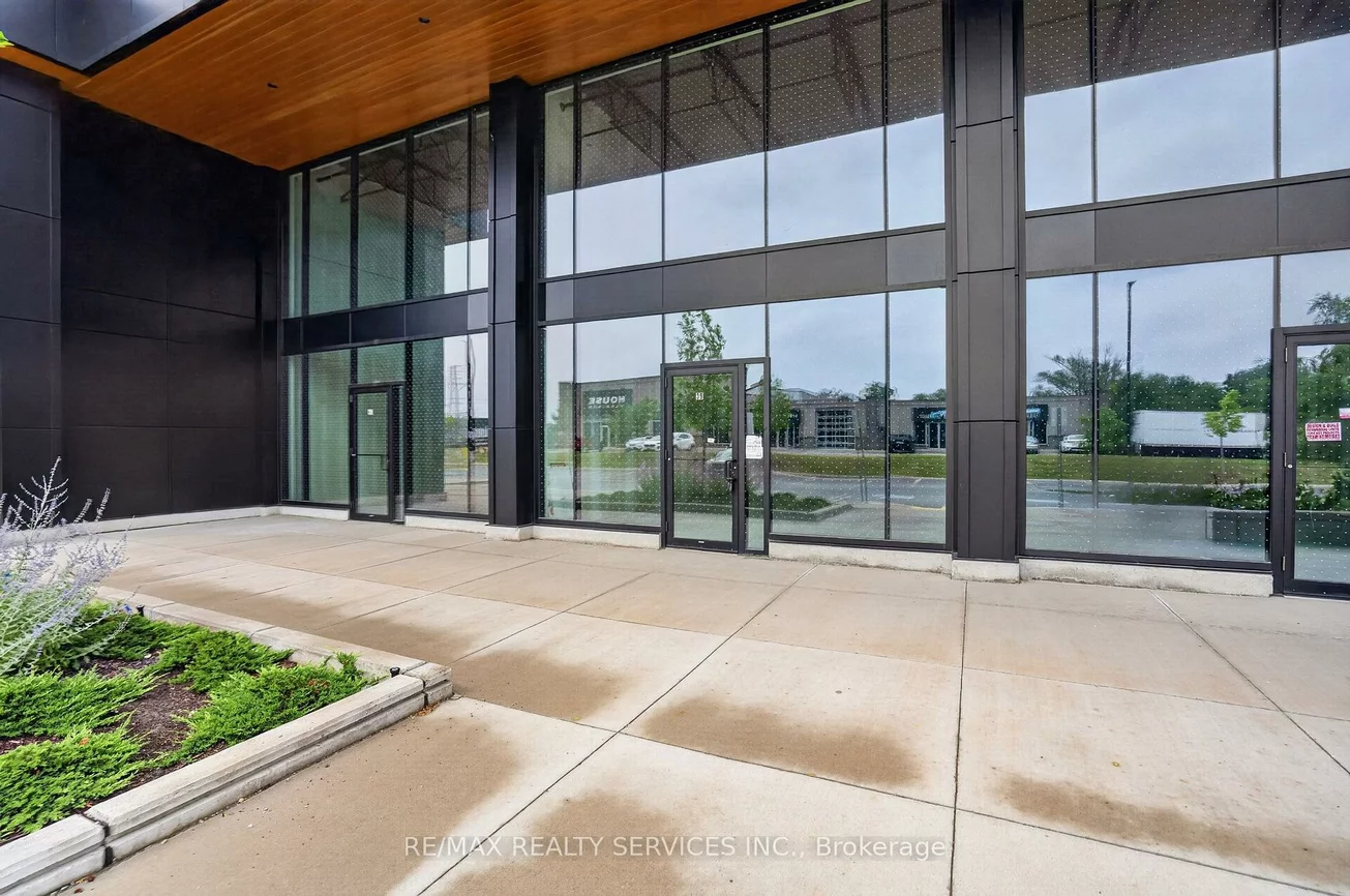 530, Speers, 1014 - QE Queen Elizabeth, Oakville