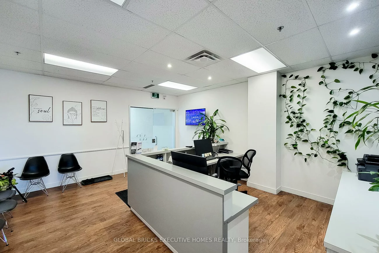 3075, Hospital, 1012 - NW Northwest, Oakville