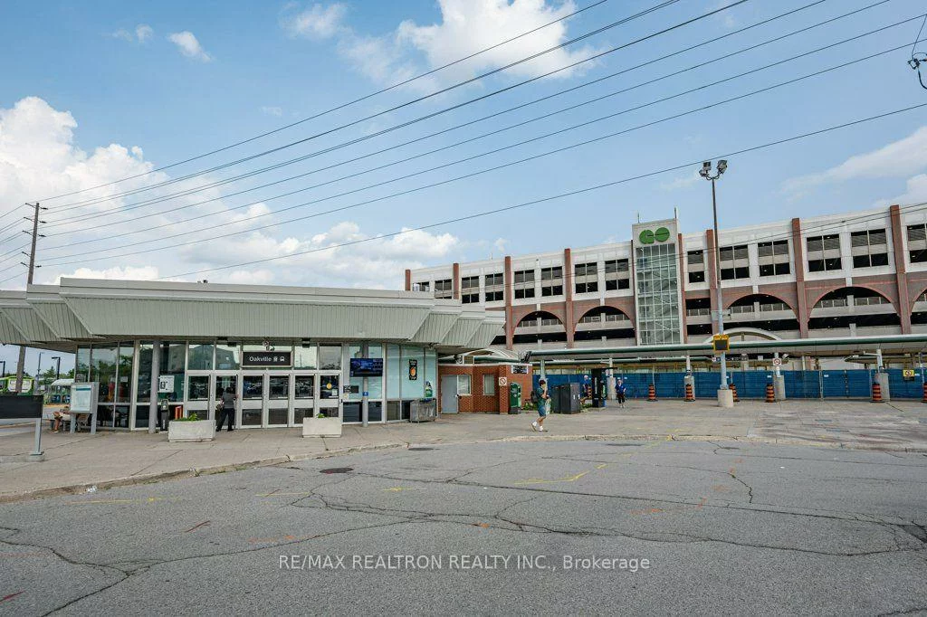321, Lakeshore, 1013 - OO Old Oakville, Oakville