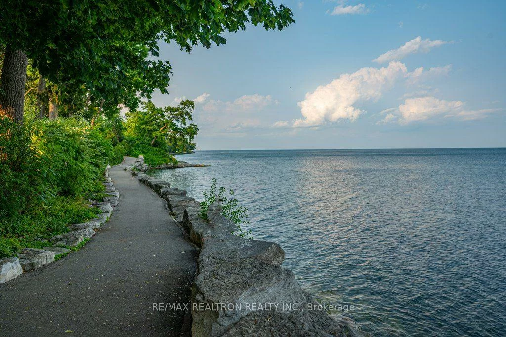 321, Lakeshore, 1013 - OO Old Oakville, Oakville