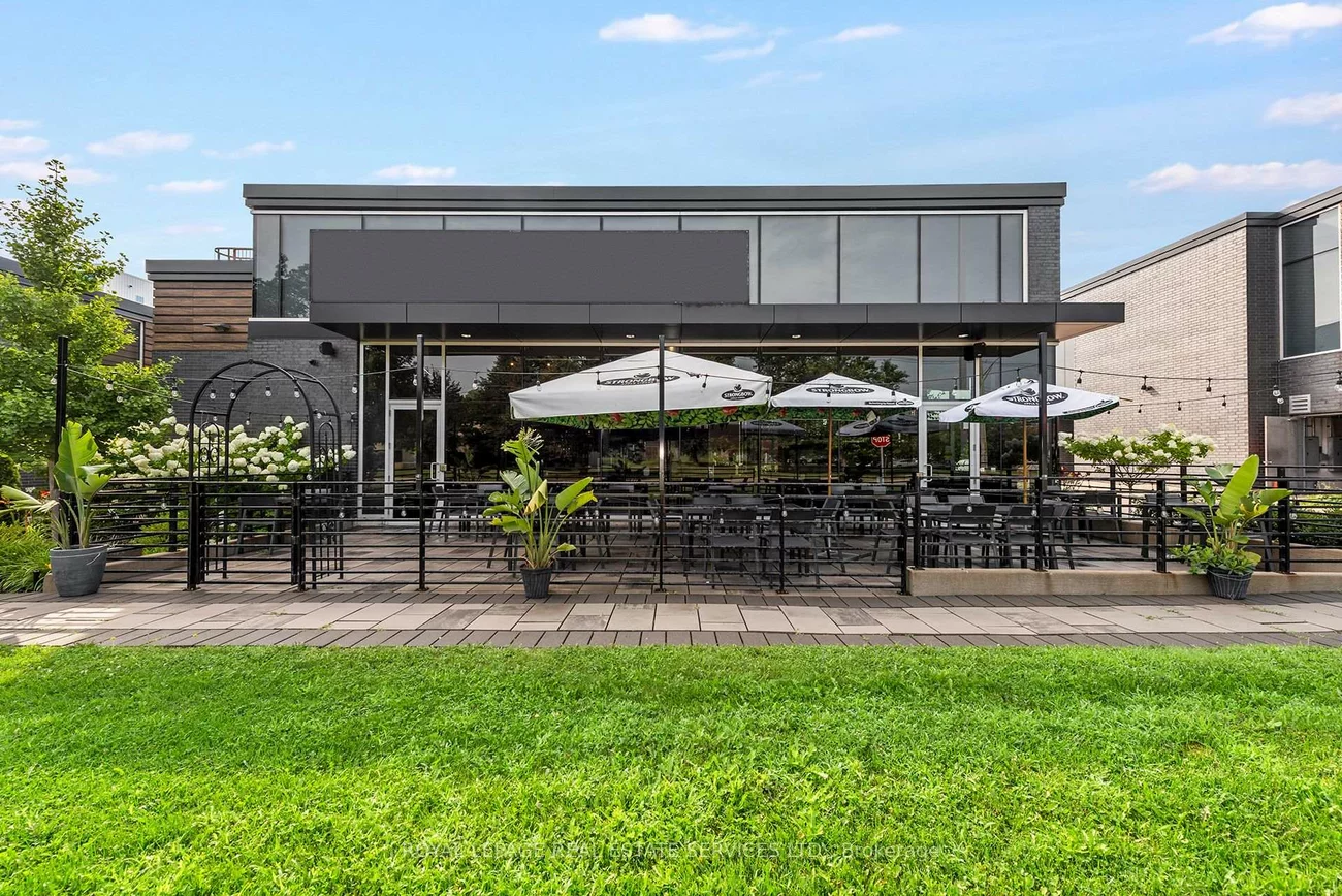 430, Iroquois Shore, 1014 - QE Queen Elizabeth, Oakville