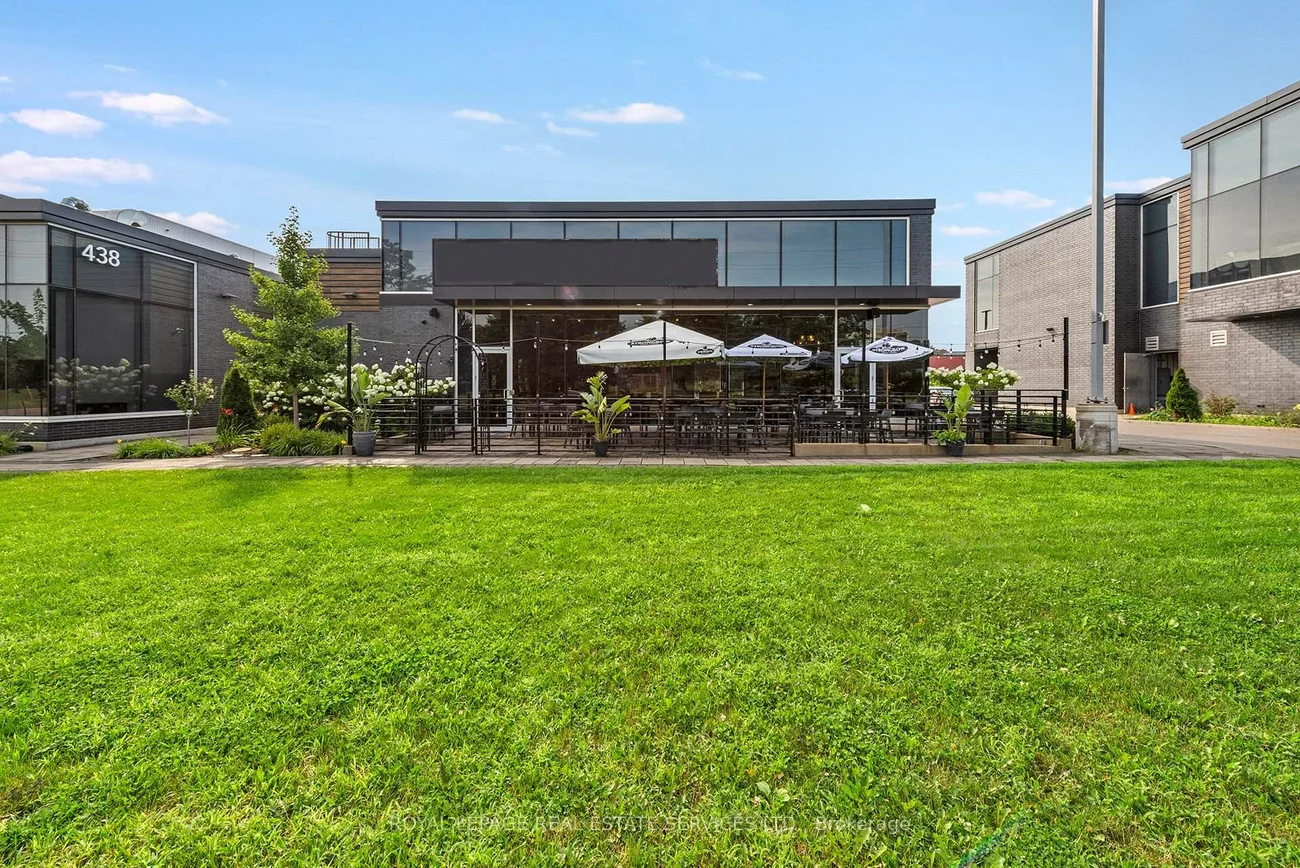 430, Iroquois Shore, 1014 - QE Queen Elizabeth, Oakville