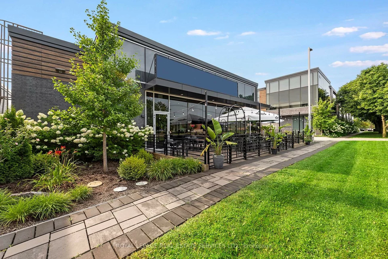 430, Iroquois Shore, 1014 - QE Queen Elizabeth, Oakville