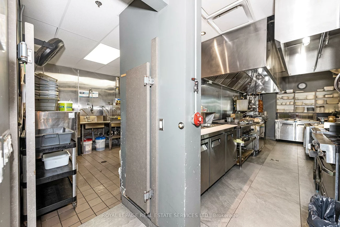 430, Iroquois Shore, 1014 - QE Queen Elizabeth, Oakville