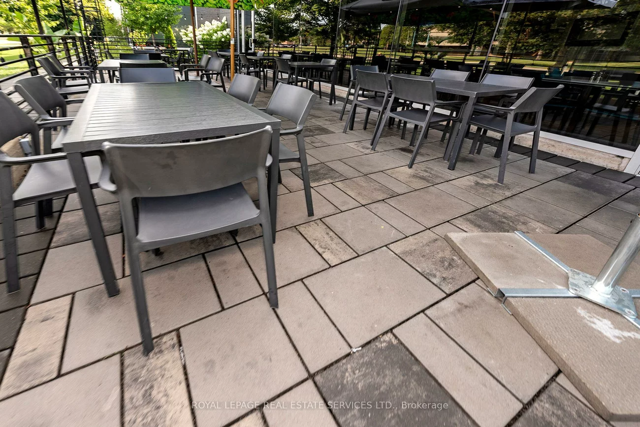 430, Iroquois Shore, 1014 - QE Queen Elizabeth, Oakville